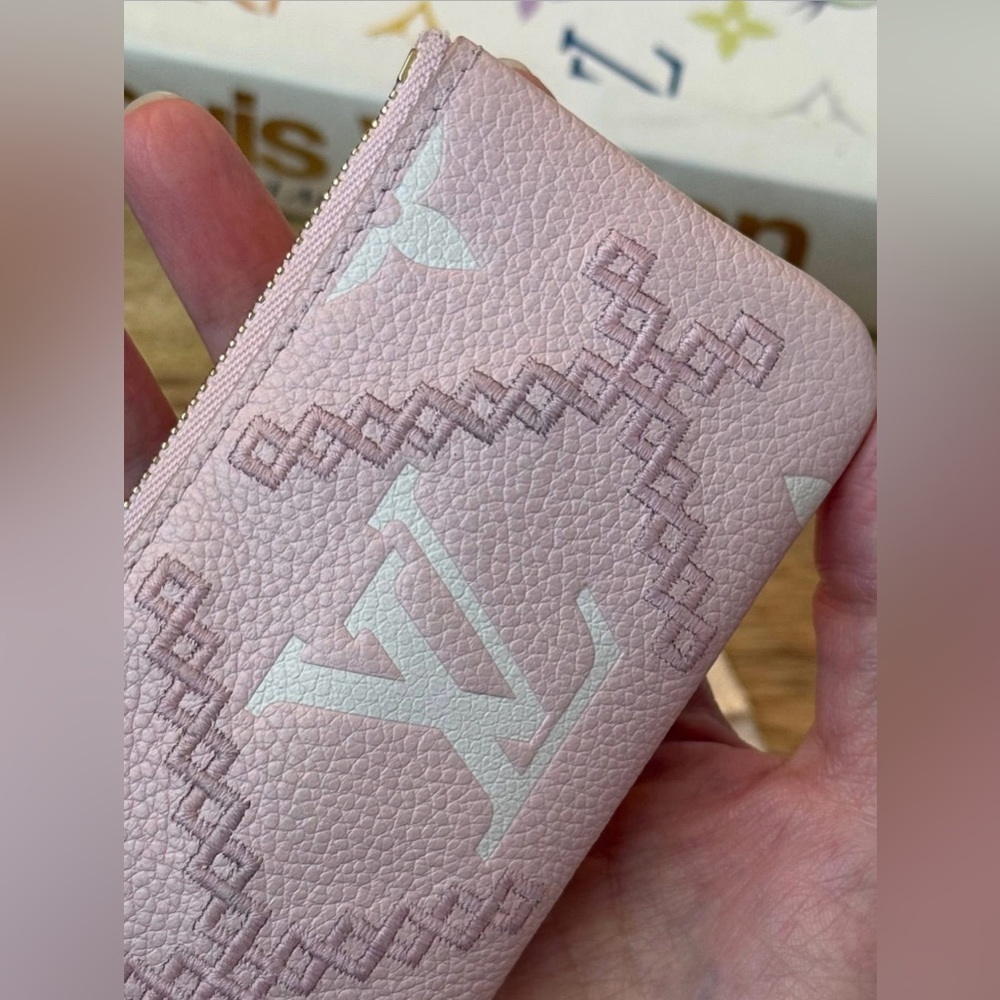 LV GIANT BRODERIES KEY POUCH PINK🌸